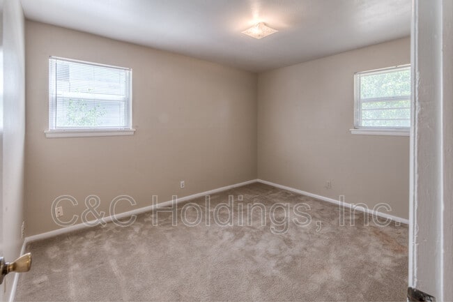 Building Photo - 204 S 197th E Ave