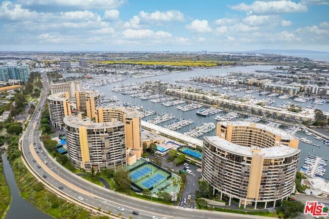 Building Photo - 4335 Marina City Dr