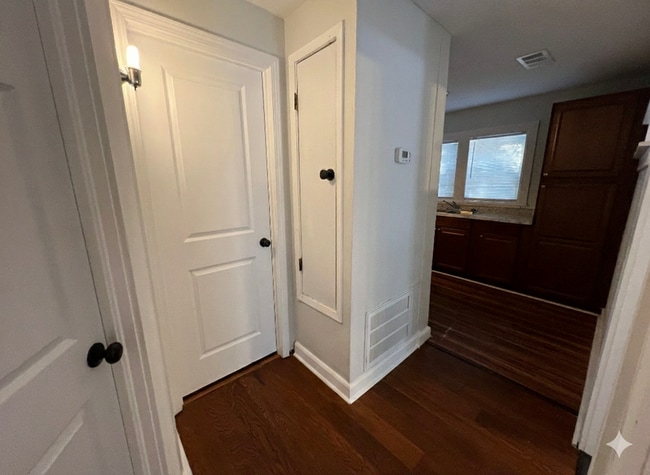 Building Photo - 33 Magnolia Ave