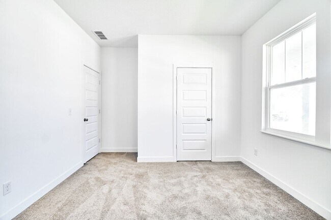 Building Photo - 408 Eisenhower St