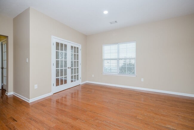 Building Photo - 528 Casey Ct