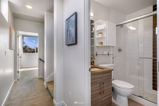 Building Photo - 4027 California Ave SW
