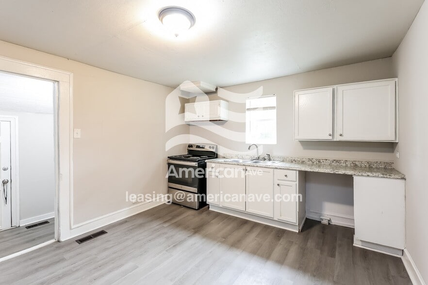 Building Photo - 229 Poole St