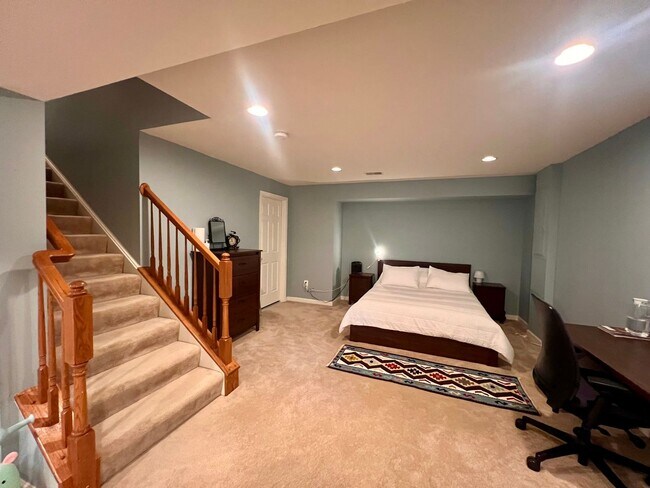 Building Photo - 5920 Nicolet Ct