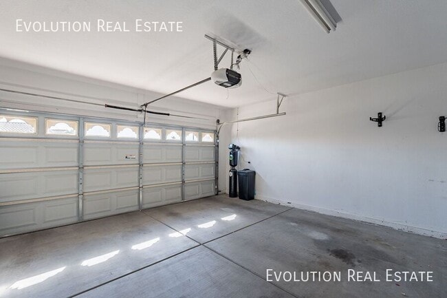Building Photo - 14405 S 46th St.