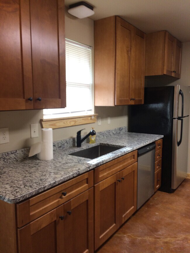 Building Photo - 16623 Bristoe Ave