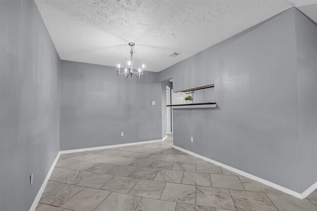 Building Photo - 13915 Old Village Ln