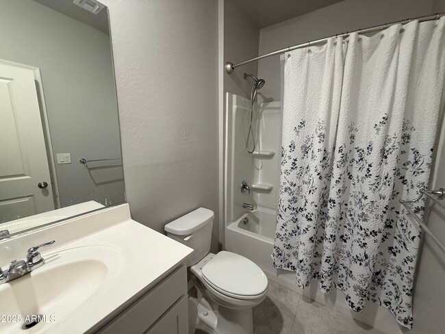 Building Photo - 6014 E Helios Dr