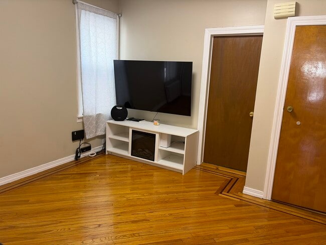 Building Photo - 360 Ege Ave
