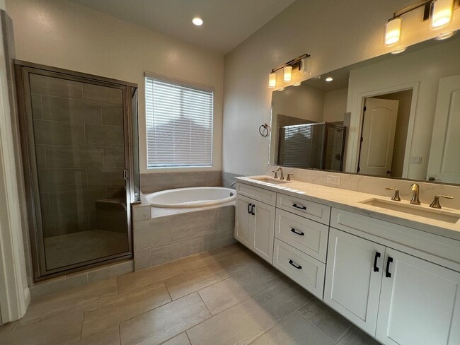 Building Photo - 3072 19th Ave