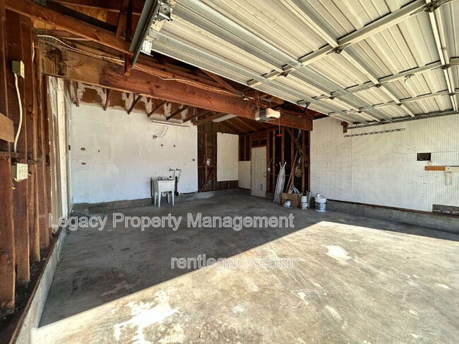 Building Photo - 2213 N Cirby Way