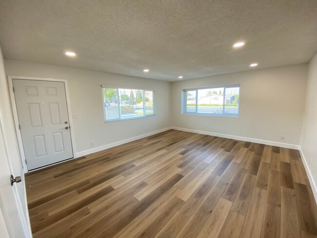 Building Photo - Completely Remodeled 3 Bedroom Cypress Hou...