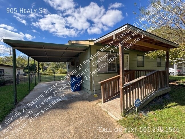 Building Photo - 905 Healy St