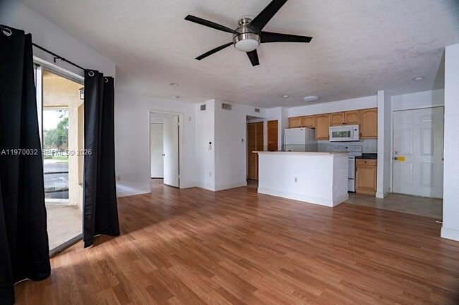 Building Photo - 4847 Via Palm Lakes