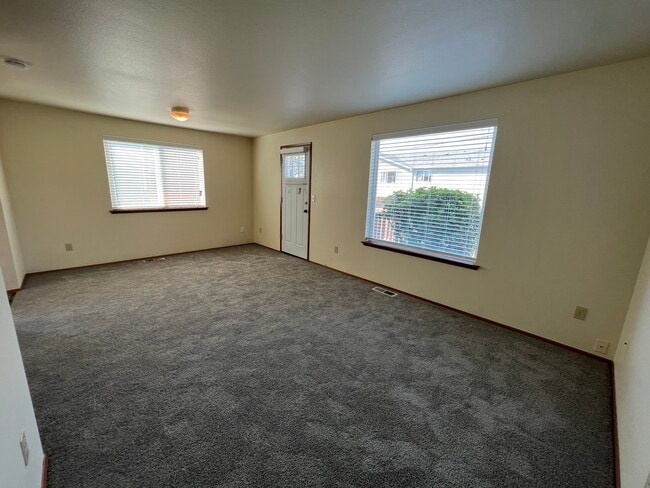 Building Photo - 720 14th Ave SE