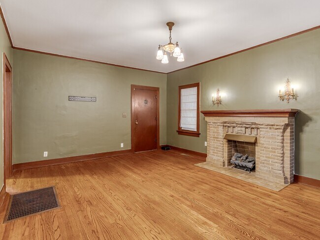 Building Photo - 2421 NW 19th St