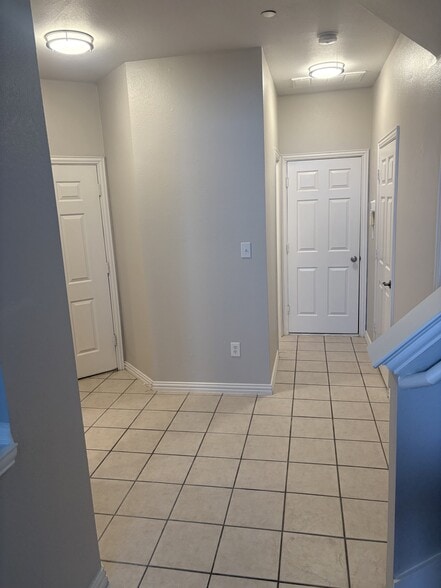 Building Photo - 9836 Cambria Court