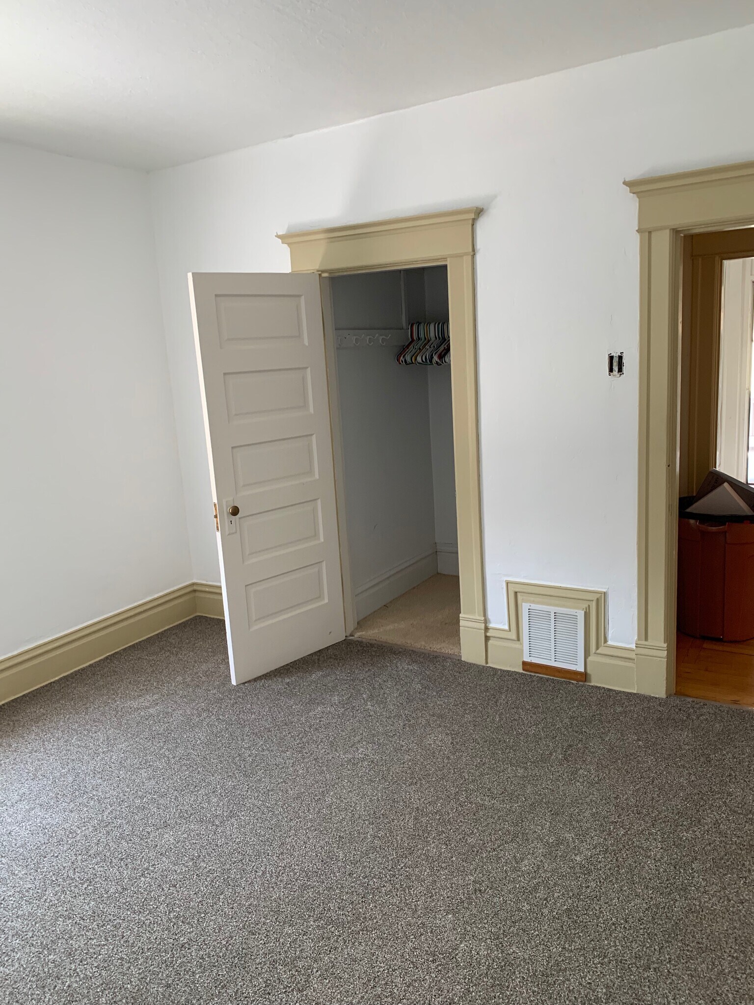 Building Photo - 800 W Broadway St