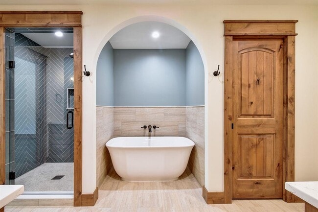 Building Photo - 108 Hub Dr