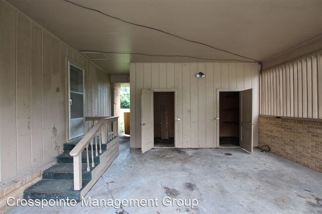 Building Photo - 2725 Tanglewood Dr