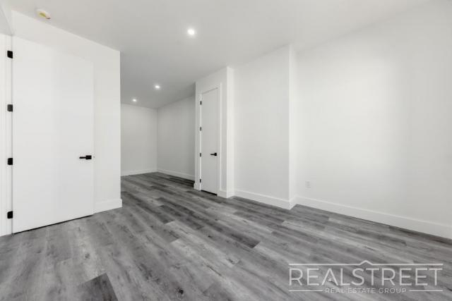 Building Photo - 3 bedroom in BROOKLYN NY 11237