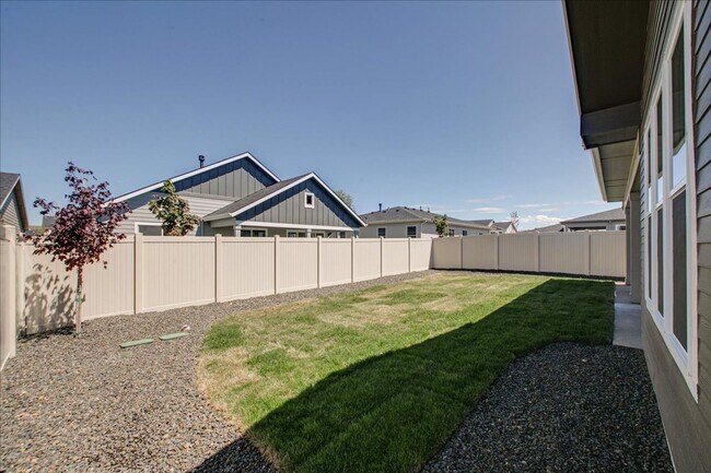Building Photo - Stylish New Star Home with Resort-Style Perks