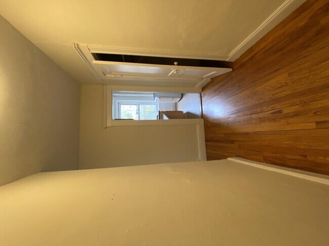 Building Photo - bedroom in Boston MA 02134