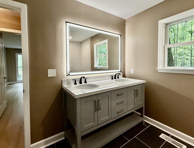 Building Photo - 5635 Falkirk Dr