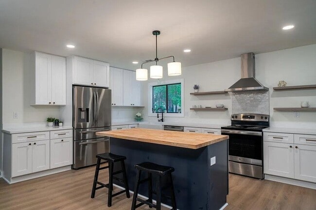 Building Photo - 4 Bedroom 2 Bath House in Corey Woods - Summerville