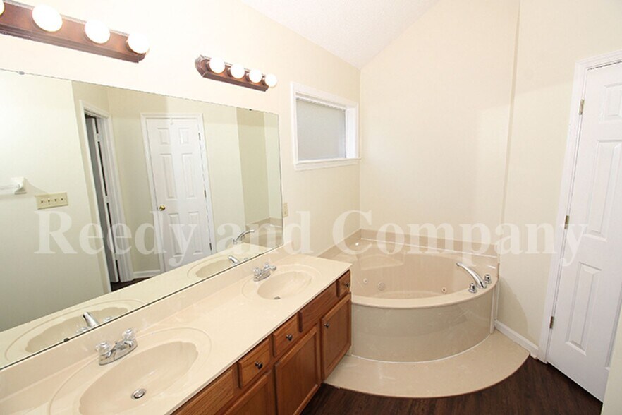 Building Photo - 7063 Parkbrook Ln