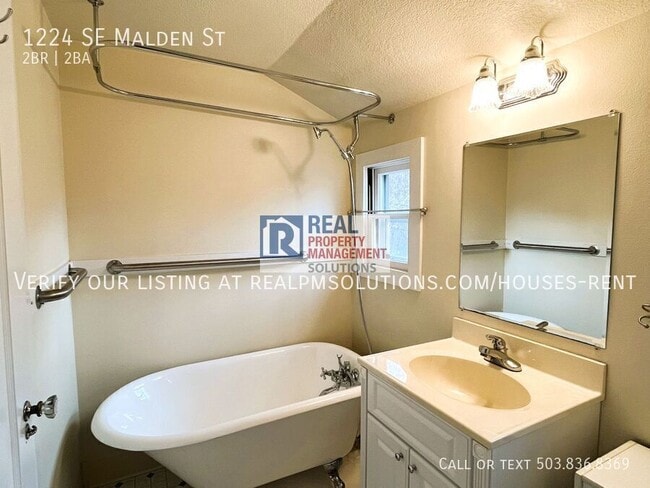 Building Photo - 1224 SE Malden St