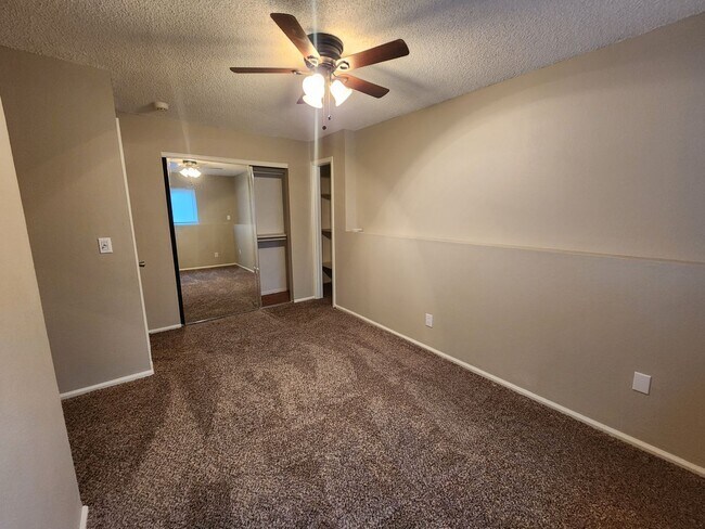 Building Photo - Huge 3 Bed 2 Bath Home With Patio, Deck, a...