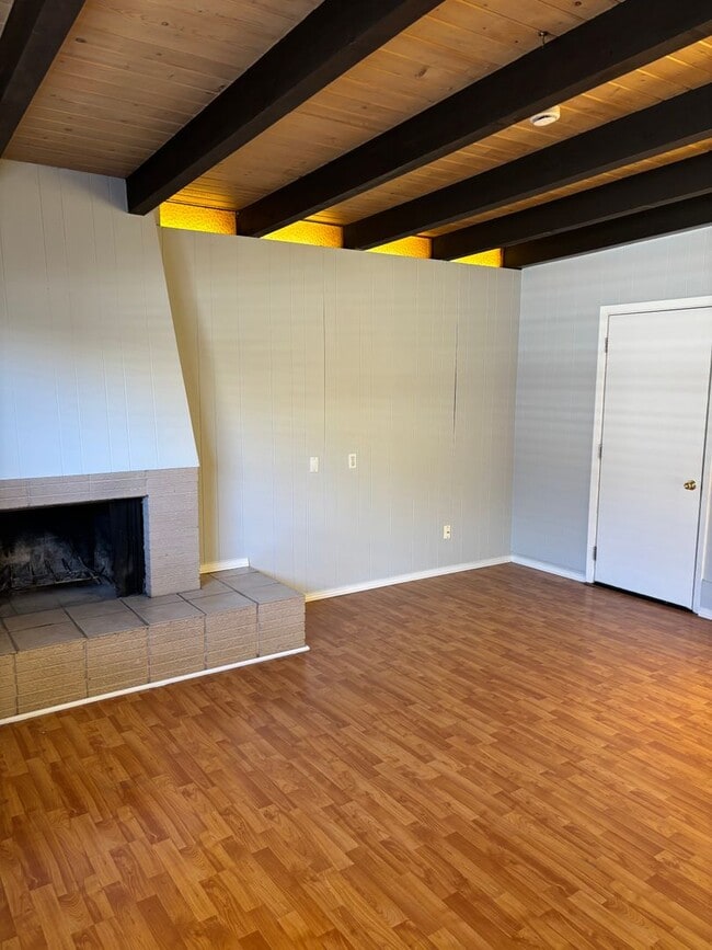 Building Photo - Foothills beauty! Must see!