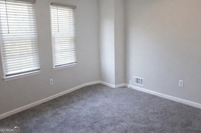 Building Photo - 257 Omega Dr