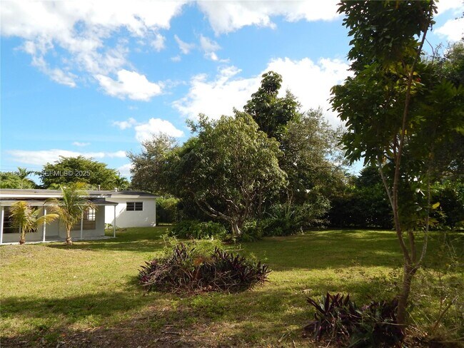 Building Photo - 7800 SW 69th Ave