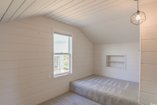 Building Photo - 3Bd/1Ba Seattle House