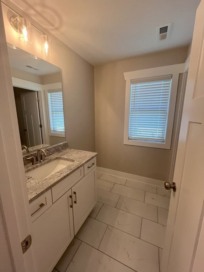 Building Photo - Luxury Townhouse in Summerfield NC