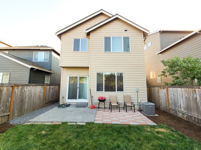 Building Photo - 4 bedroom/2.5 bath in Parkside Estates