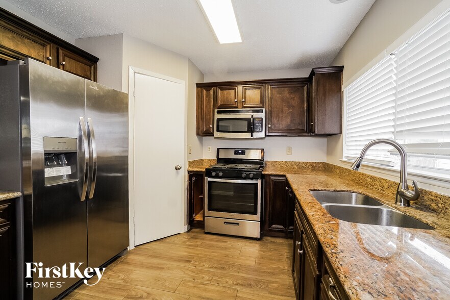 Building Photo - 12234 Yearling Dr