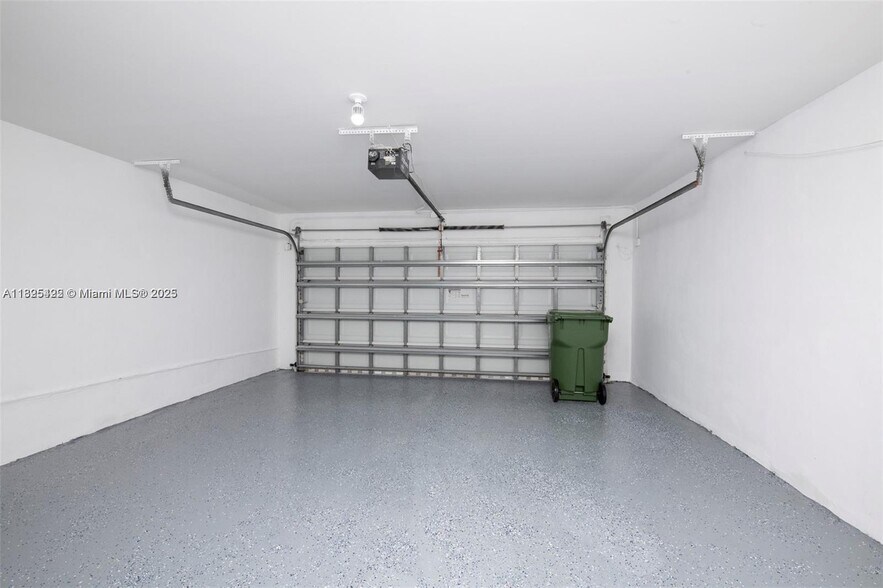 Building Photo - 1127 SW 104th Way