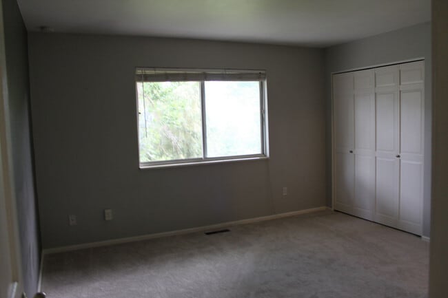 Building Photo - 4255 Westshore Way