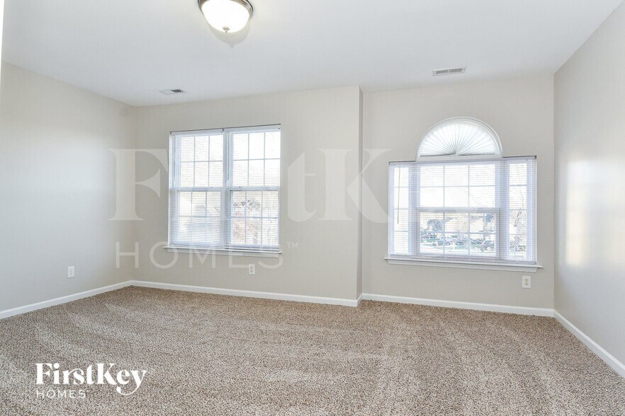 Building Photo - 5293 Crosswinds Rd