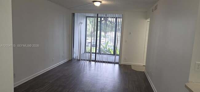 Building Photo - 210 Lake Pointe Dr