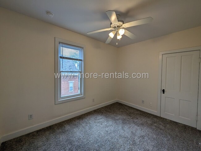 Building Photo - Large remodeled German Village area house