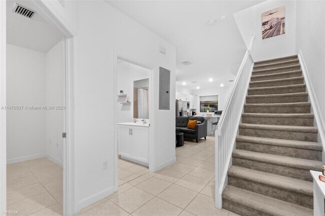 Building Photo - 3 br, 3 bath House - 14807 SW 183rd Ter