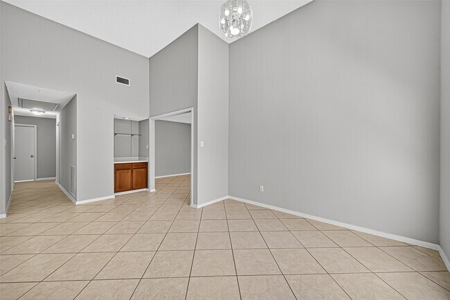 Building Photo - 4650 Glenvillage St