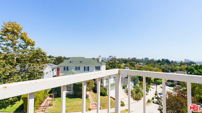 Building Photo - 359 Dalkeith Ave