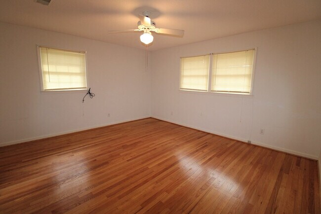 Building Photo - 2378 Valleybrook Rd