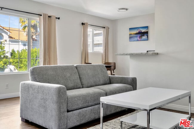 Building Photo - 932 Wilcox Ave