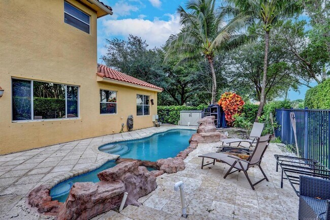 Building Photo - 748 Cresta Cir